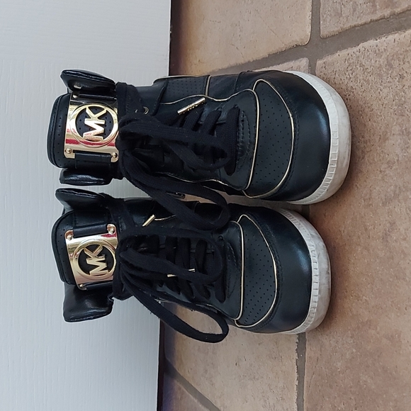 🌟RARE🌟Michael Kors High Top Healed Shoes - Picture 2 of 7